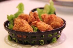 a bowl of fried chicken 